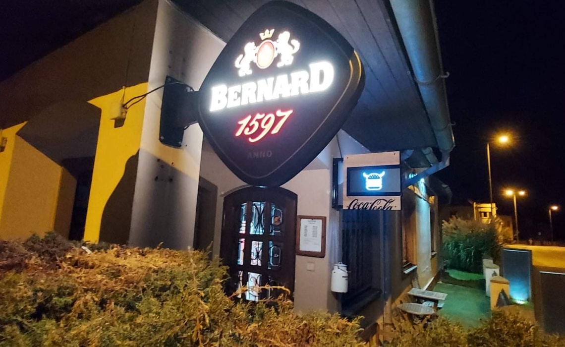 světelná výstrč - plexi 3mm + polep řezanou samolepkou